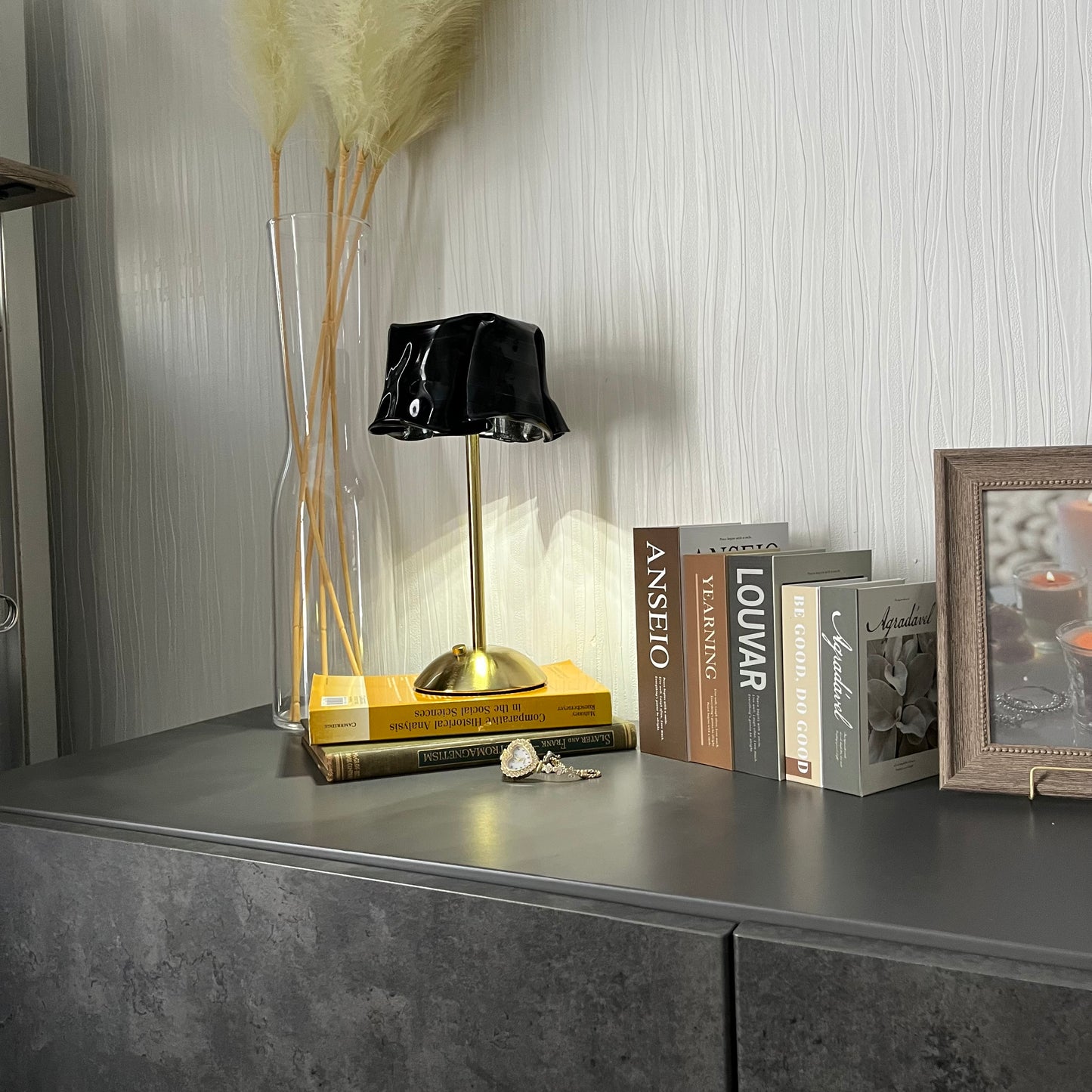 TULIP LAMP
